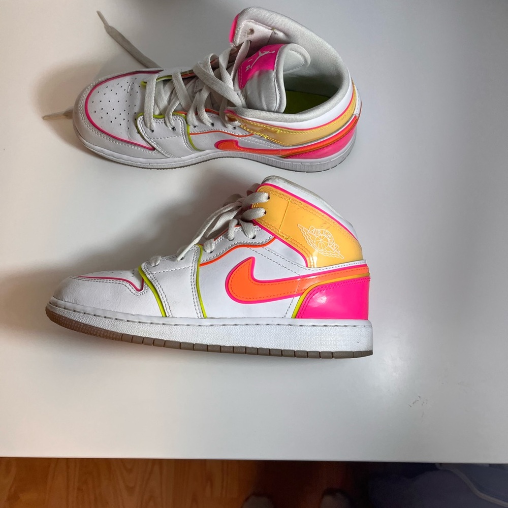 Nike Pink and Orange Sneakers Vibrant Design